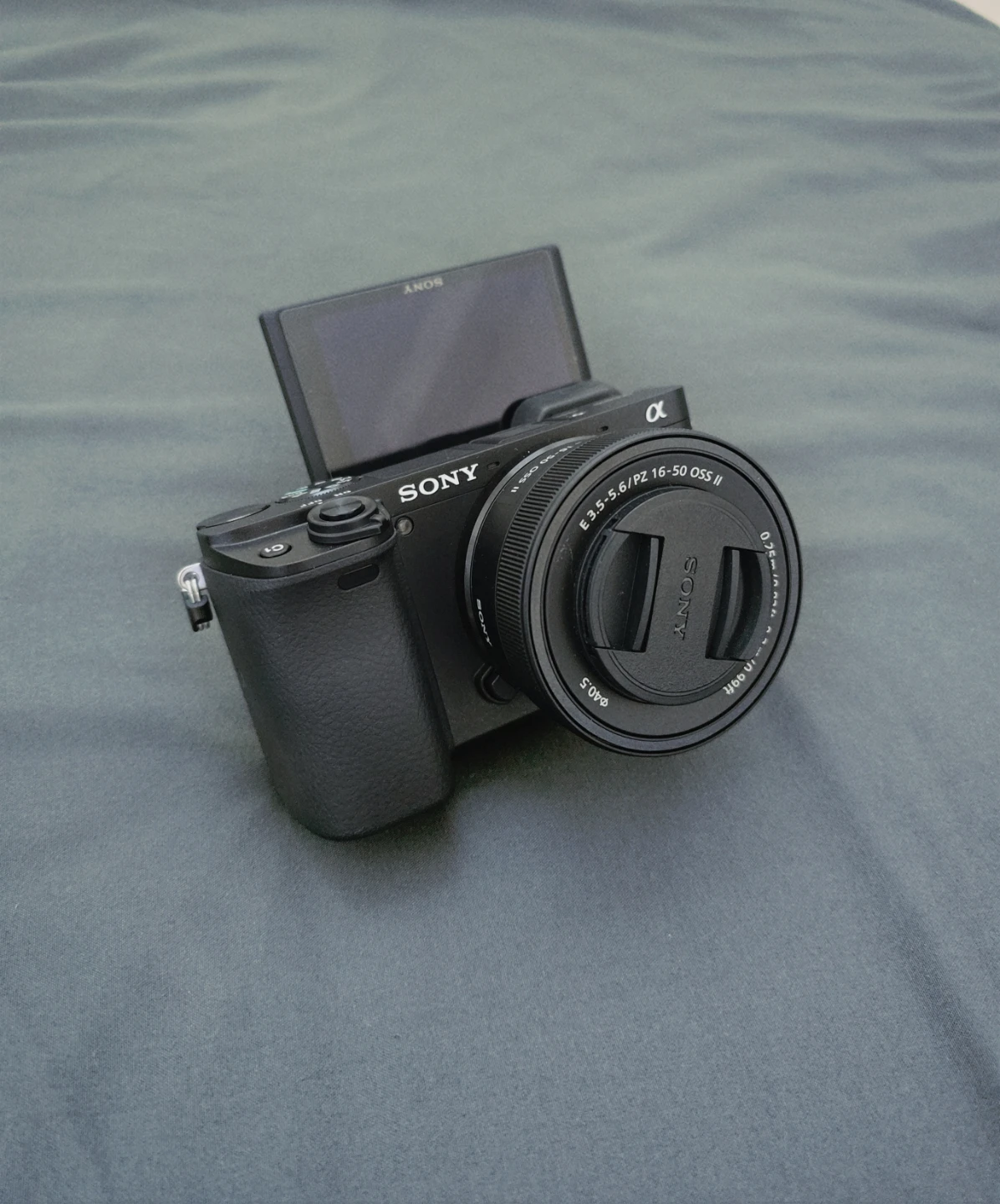 Sony Alpha 6400 APS-C Mirrorless Camera with 16-50mm Lens Kit - photo 3