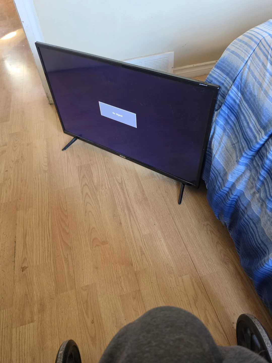 32 inch RCA Flat Screen TV - photo 2