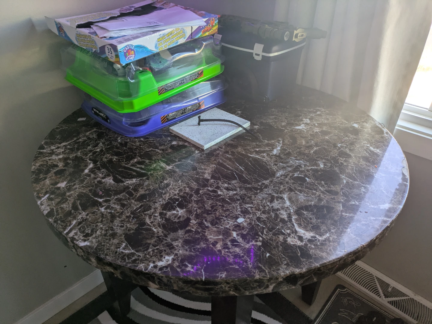 Round Faux Marble Accent Table - photo 2