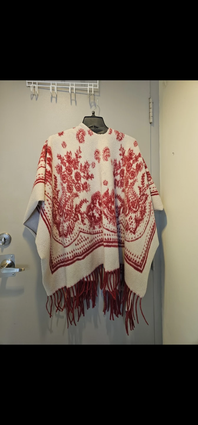 Red and cream patterned poncho - photo 3