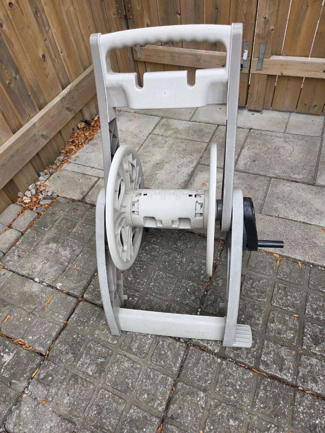 Suncast Hose Reel Cart - photo 2