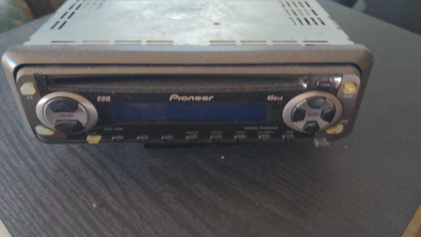Pioneer DEH-1400 Car Stereo Head Unit