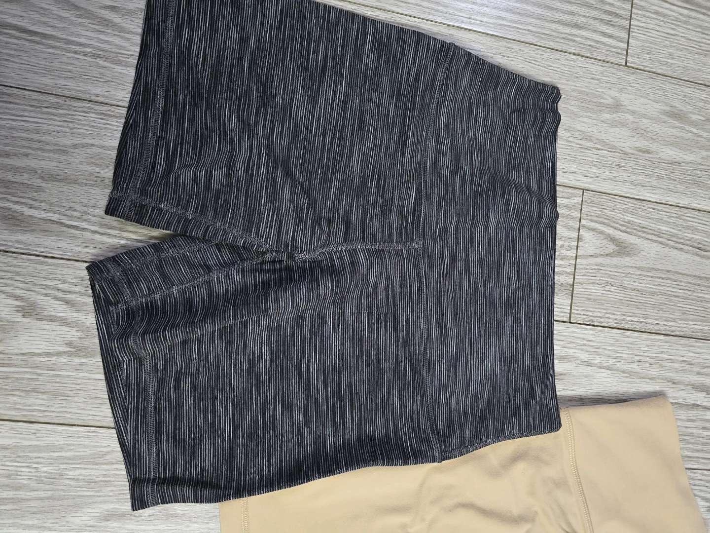Two pairs of athletic shorts (Lululemon and Aritzia) - photo 2