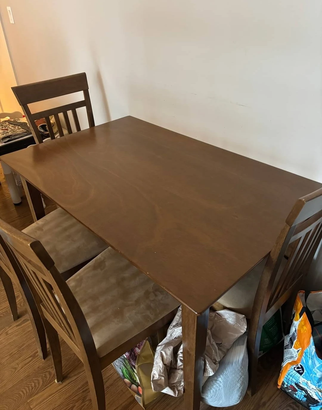 Like new Wooden Dining Table with 4 Chairs great condition - photo 2