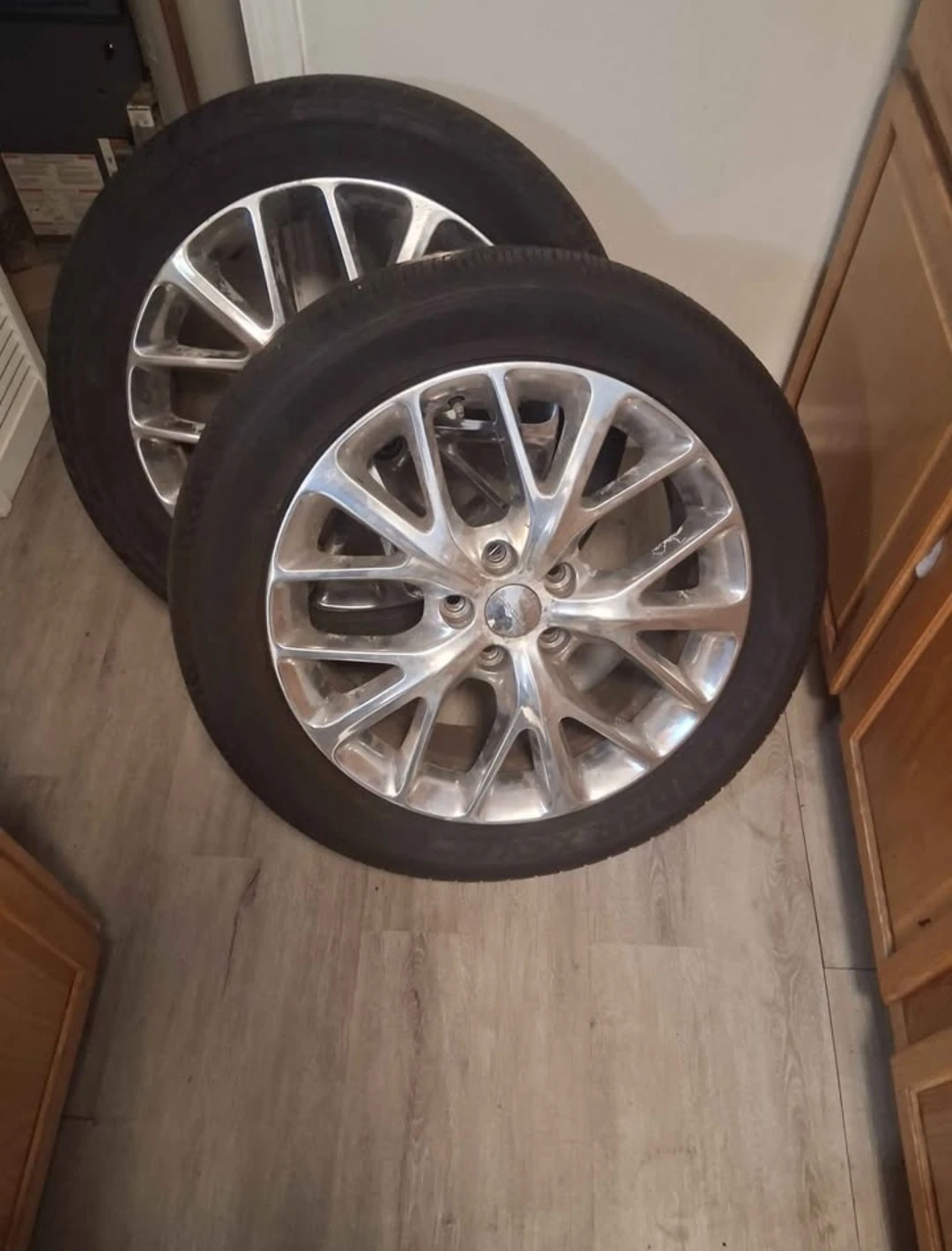 Chrome-finished multi-spoke wheels with tires. P255/50. 20 inch. - photo 3