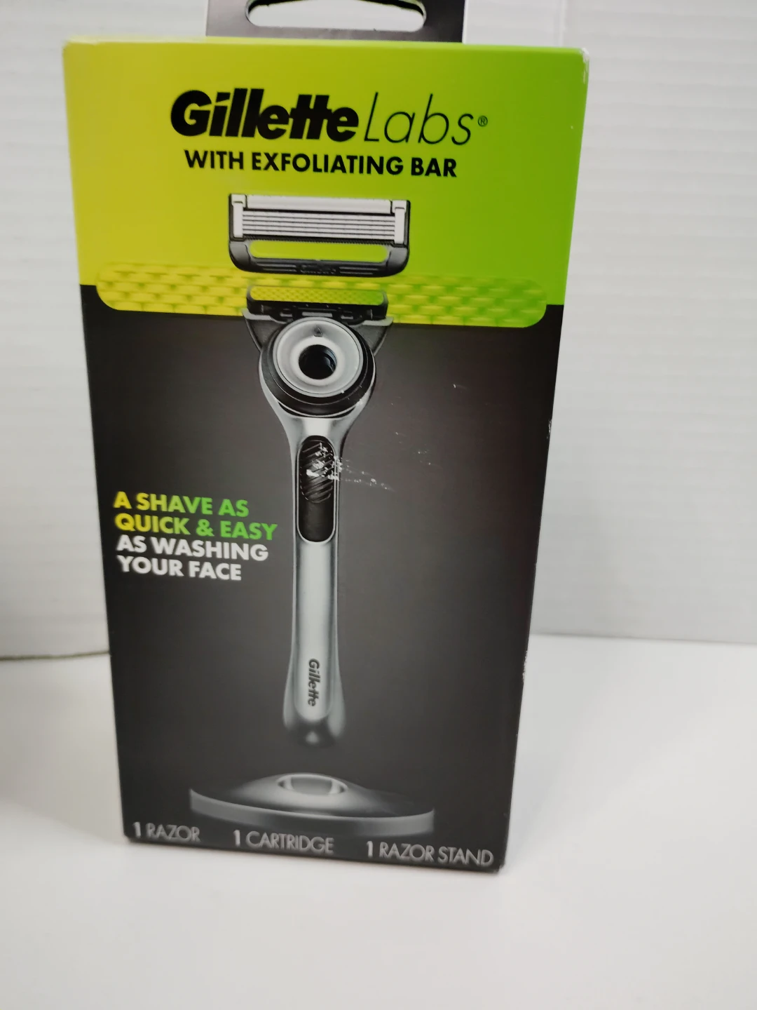GilletteLabs Razor with Exfoliating Bar