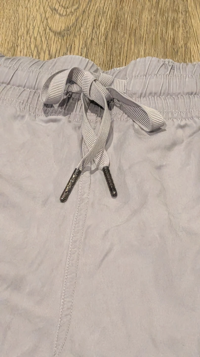 Lululemon Women's Athletic Shorts Size 8 - photo 4