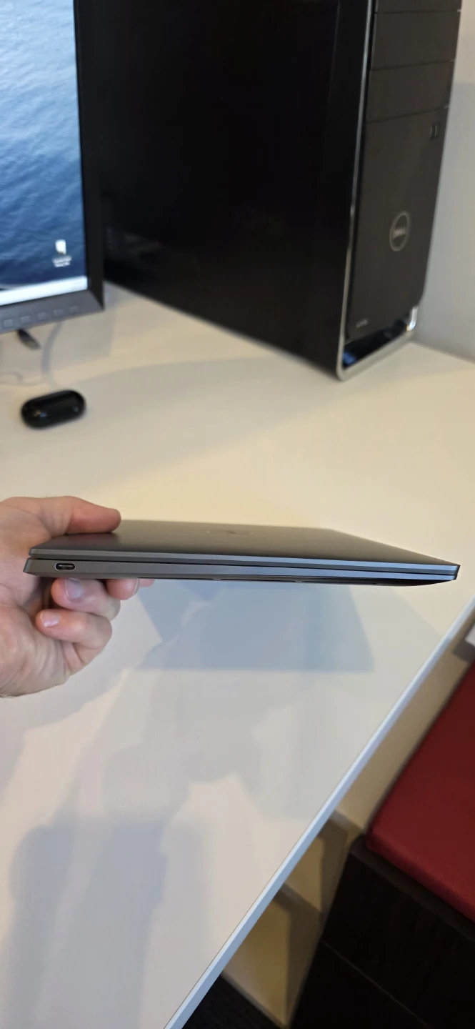 Dell XPS 13 laptop - photo 3