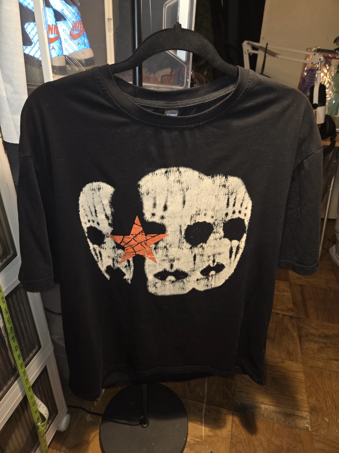 Romwe 'Masks & Cracked Star' Graphic T-Shirt in a Ladies L