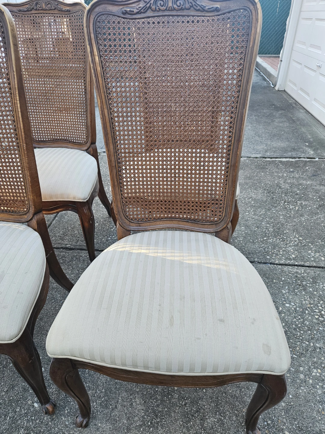6 vintage caneback chairs - photo 2