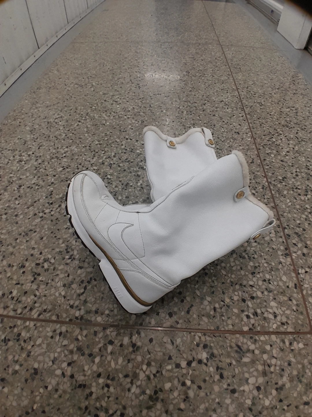 Nike Women's White Winter Boots Size 10 - photo 5