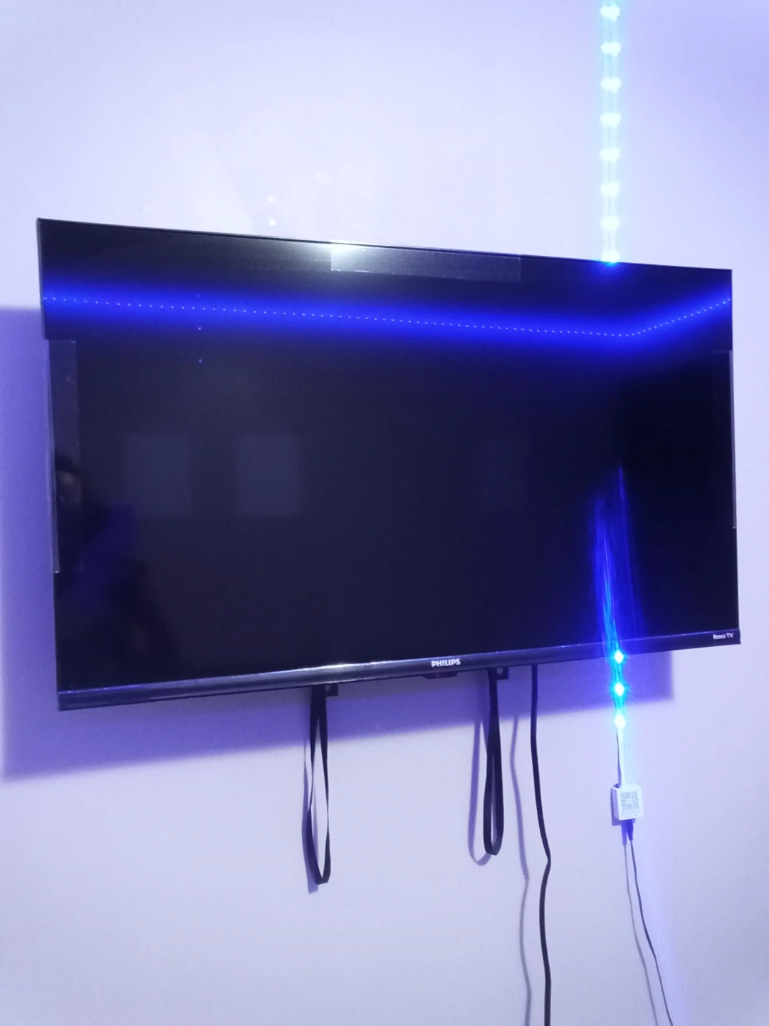 32-inch Philips Roku Smart TV - photo 2