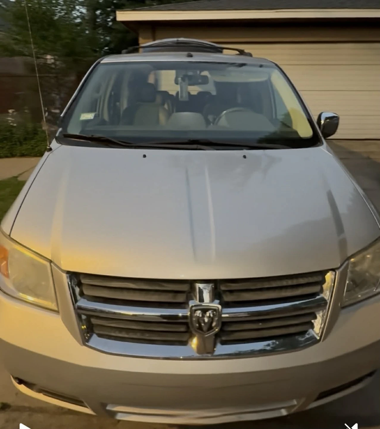 Dodge Grand Caravan Silver Minivan - photo 2