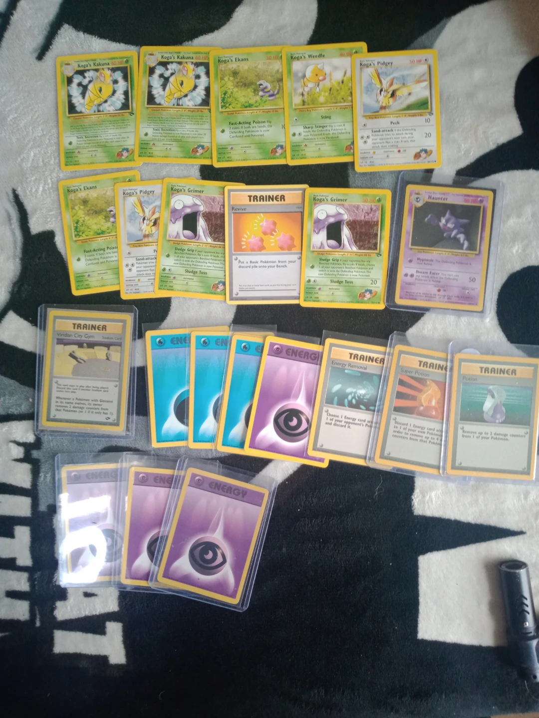 Large Collection of Vintage Pokemon Trading Cards - photo 3