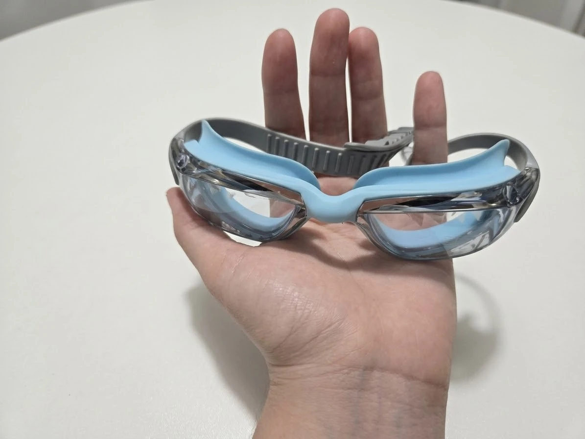 Kids Shark Design Swimming Goggles - photo 2