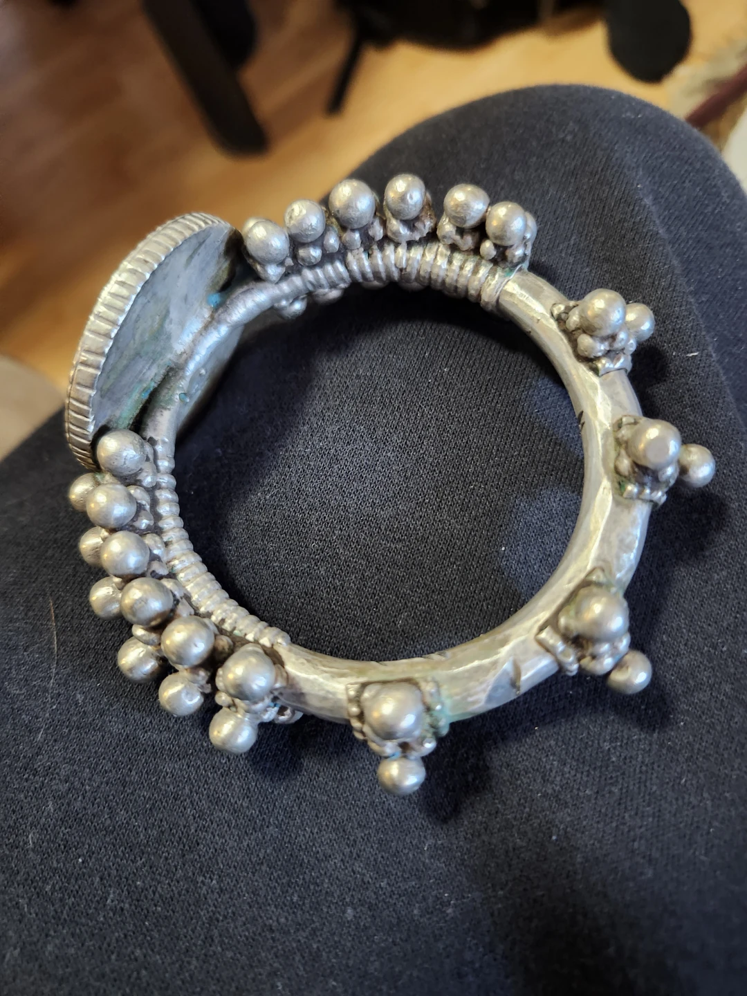 Sculptural bracelet is from Yemen’s Al-Dhahiyy region - photo 3