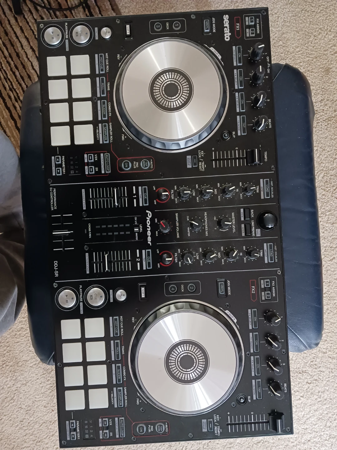 IHAVE A PIONEDR DJ SSR like new 6ft,2ft