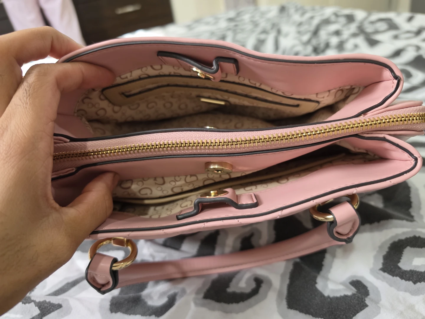Guess Pink Quilted Handbag - photo 3