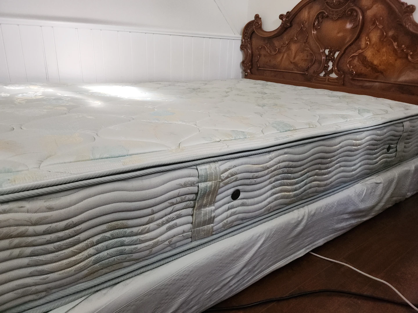 Bed with Ornate Wood Headboard - photo 2
