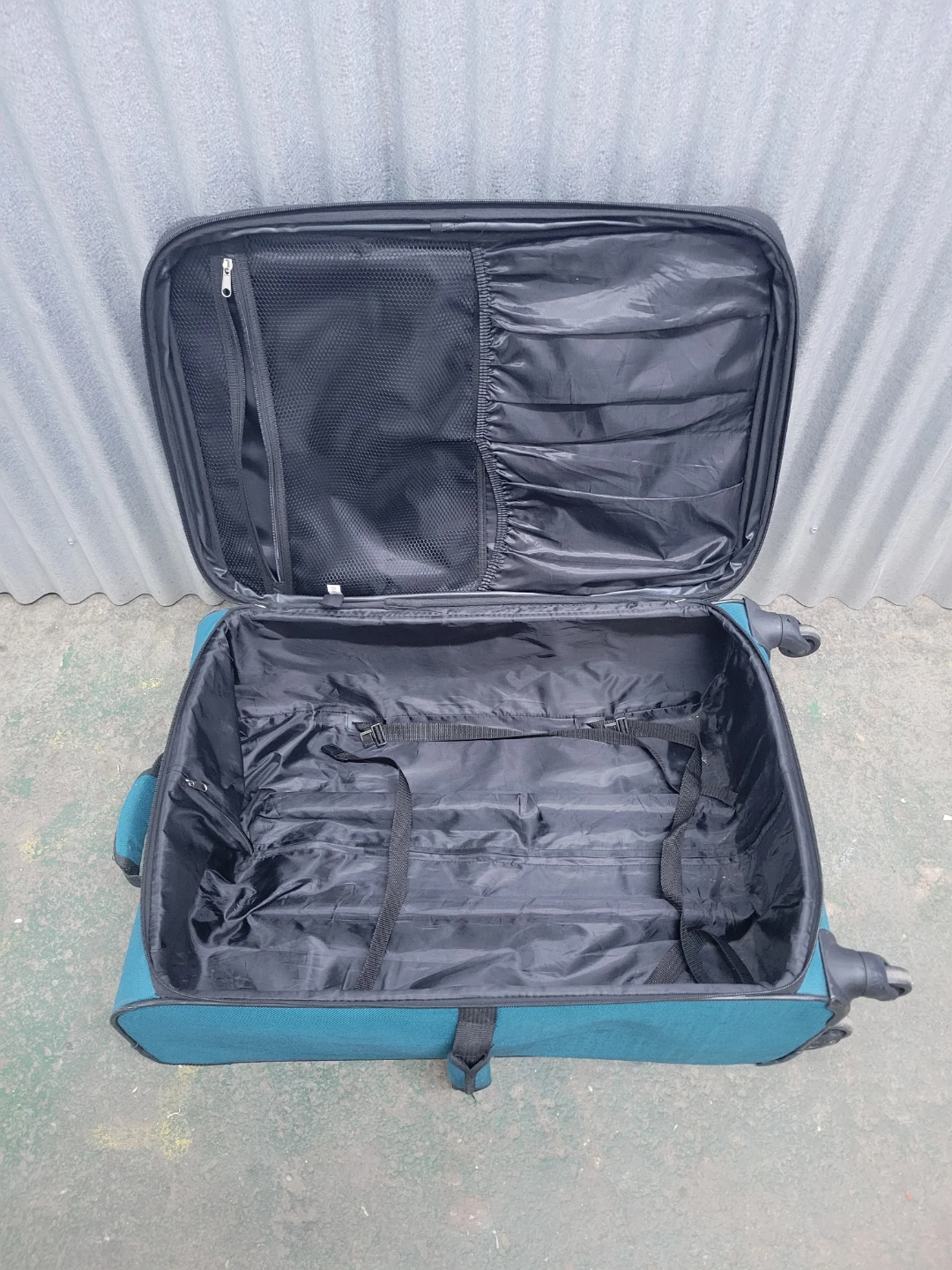 Leisure Teal Rolling Suitcase - photo 4