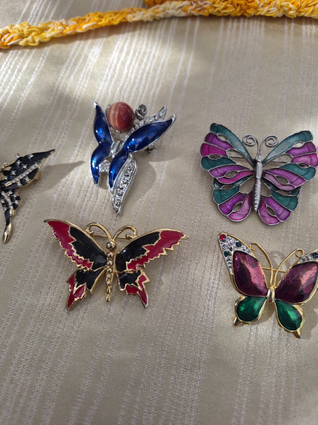 Beautiful 1 1/2"  - 2" Butterfly Fashion Broochs - photo 5