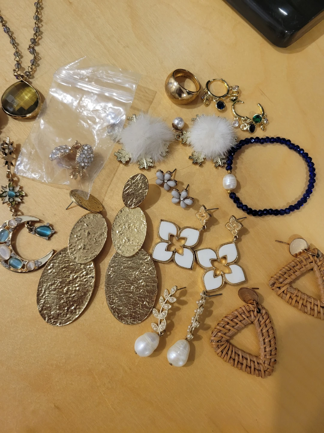 Assorted Fashion Jewelry Collection - photo 3