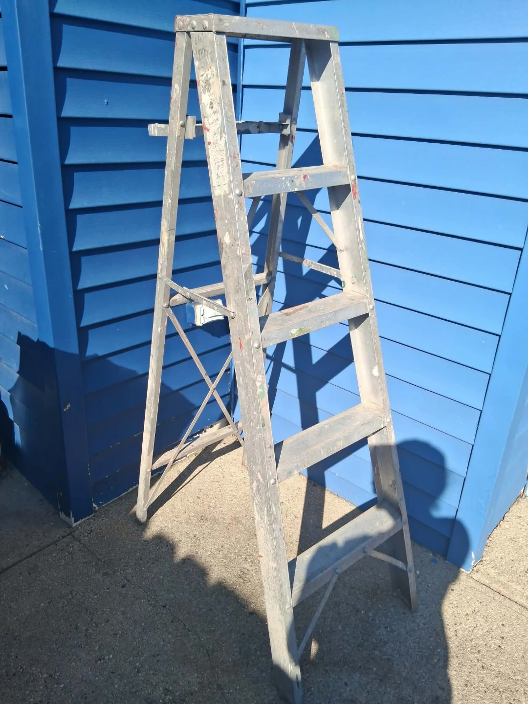 6ft Heavy-Duty Aluminum Step Ladder