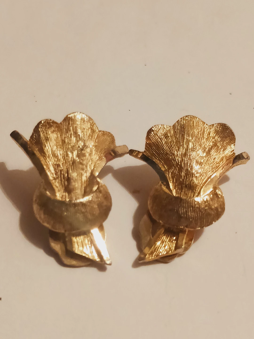 Vintage Gold-Tone Clip-On Earrings - photo 3