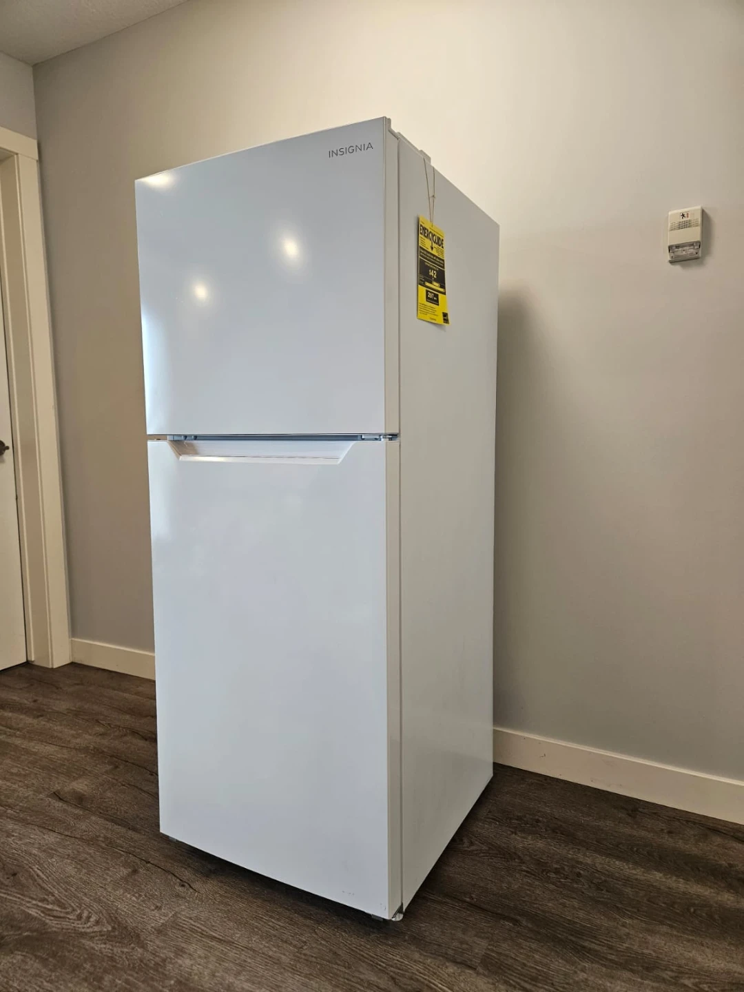 Insignia Top-Freezer Refrigerator - photo 2