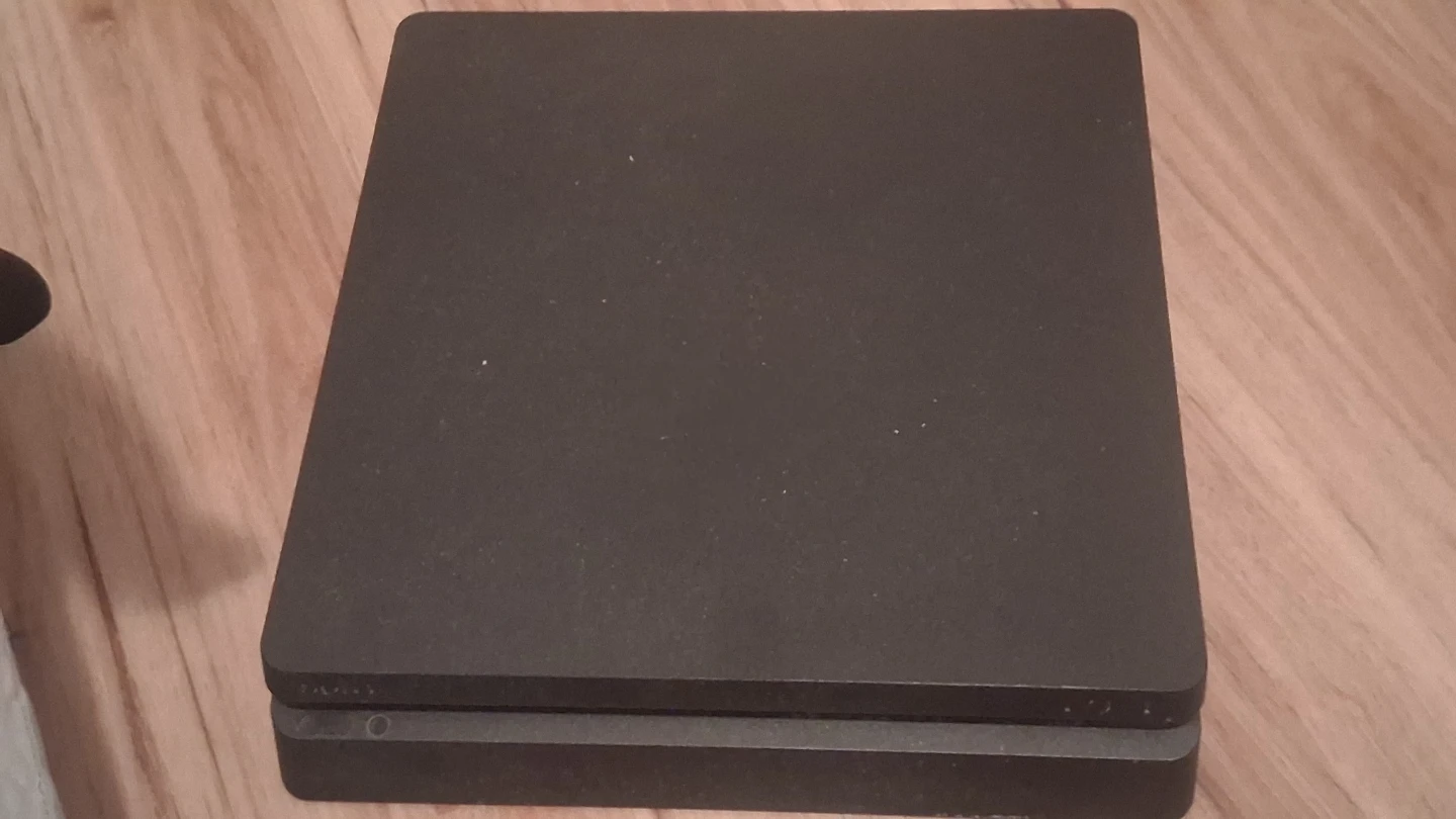 PlayStation 4 Console with 3 Games - photo 2