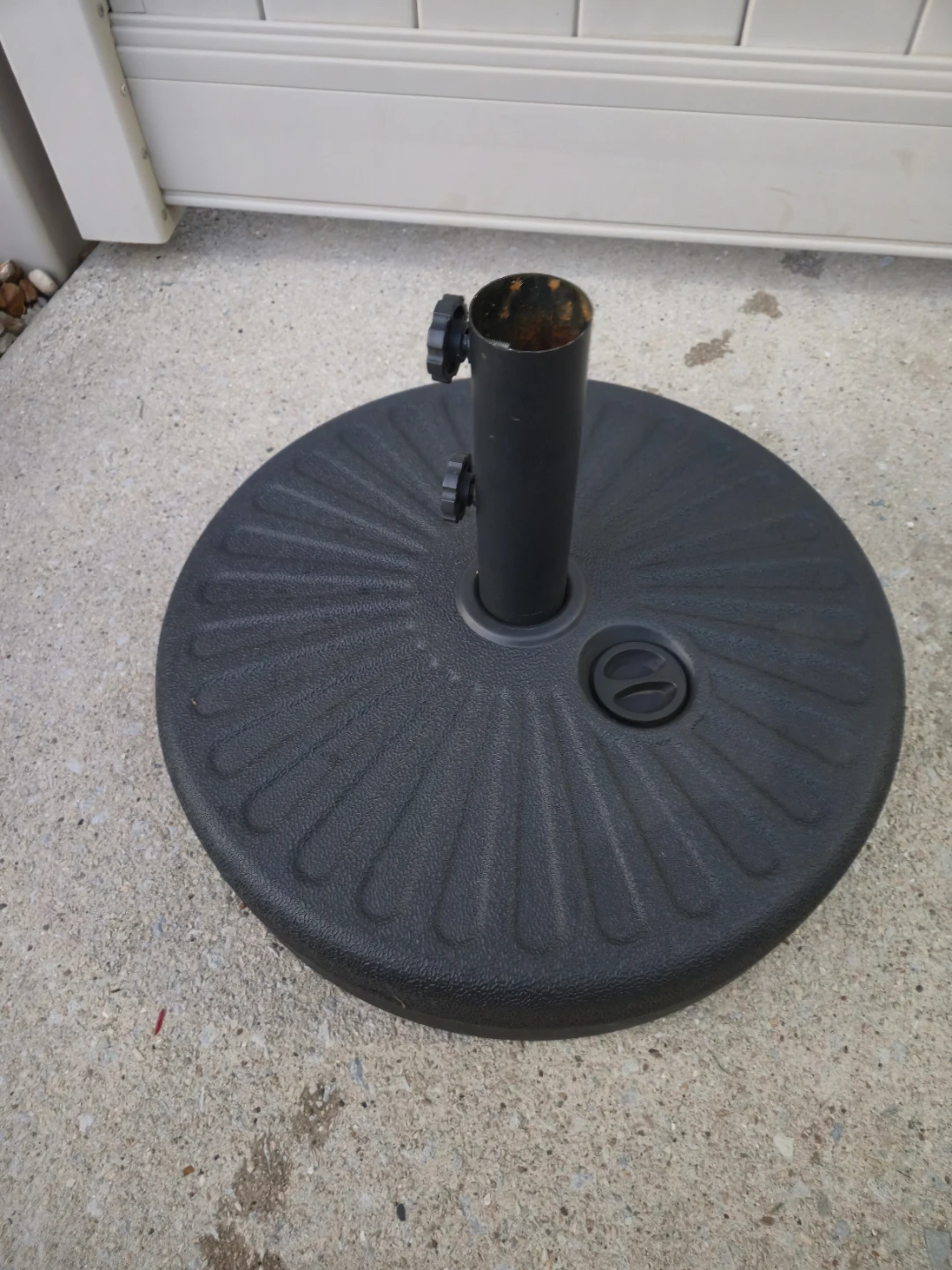 Patio Umbrella Stand Base – Fillable Weighted Base