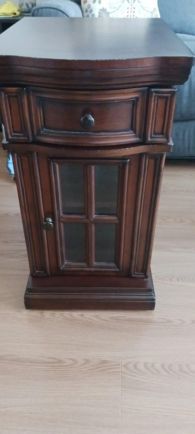 Set of 2 Traditional Wood End Tables with Charging Station - photo 3