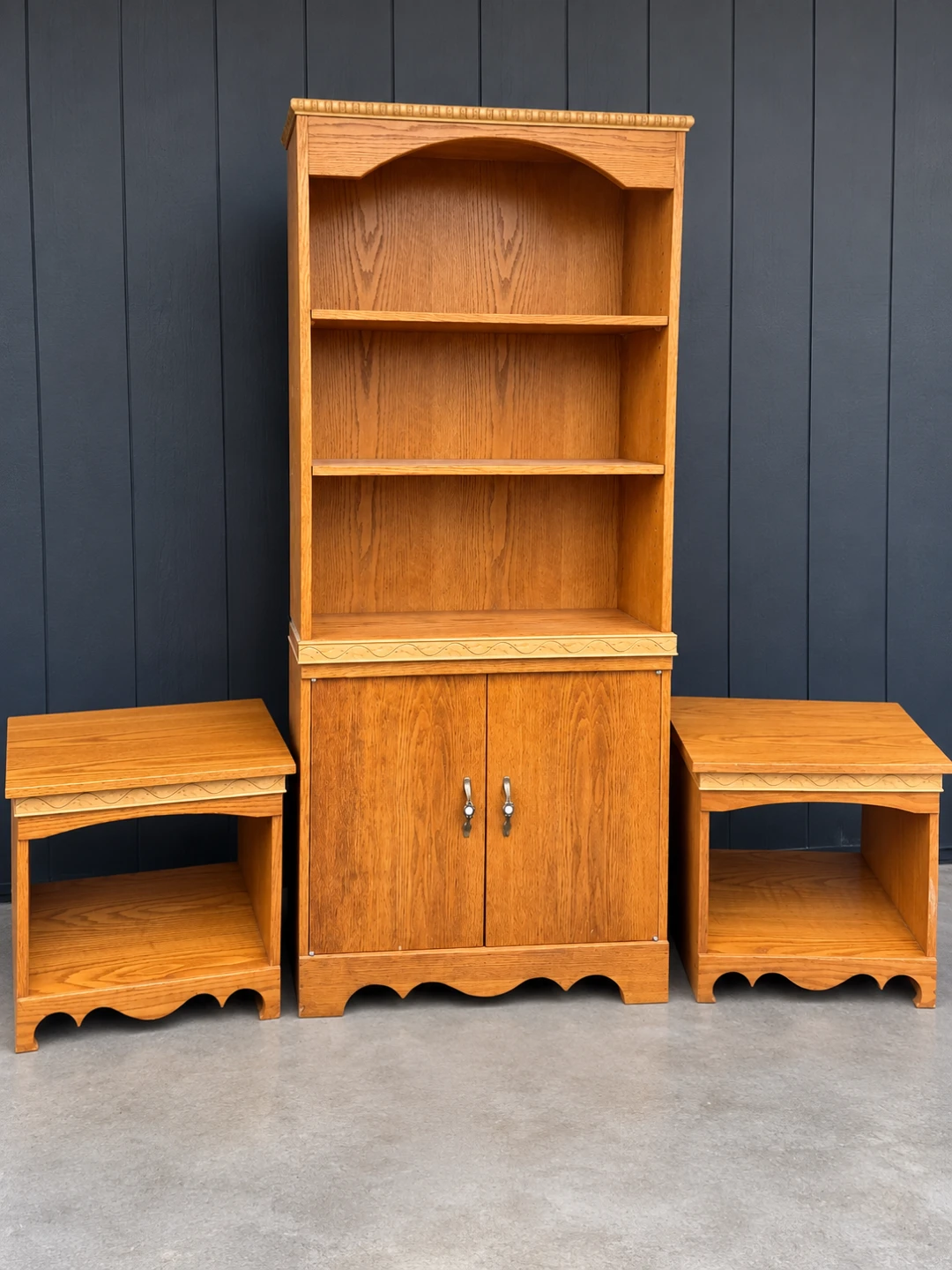 Oak Hutch and Pair of End Tables - photo 4