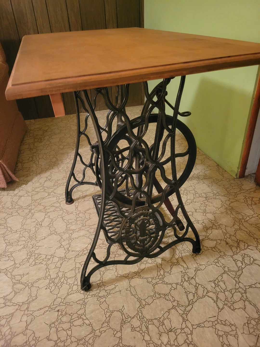 Vintage Cast Iron Sewing Machine Table Base - photo 3