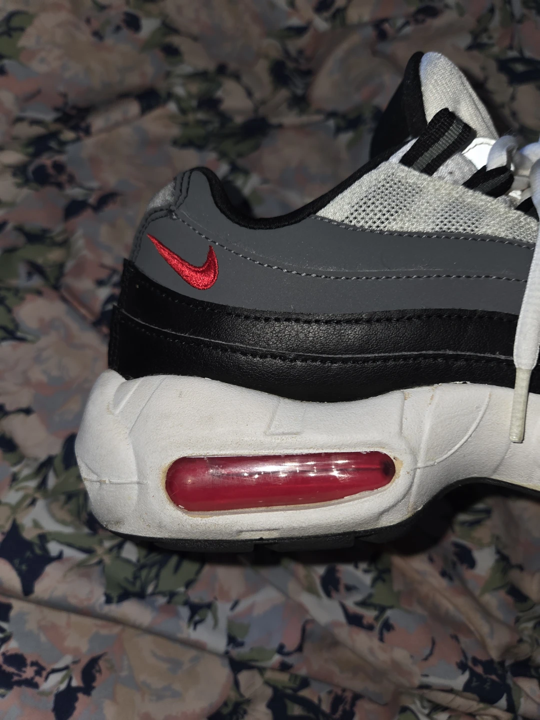 Nike GS Air Max 95 Recraft in Kids 7Y or a Ladies 8 - photo 4