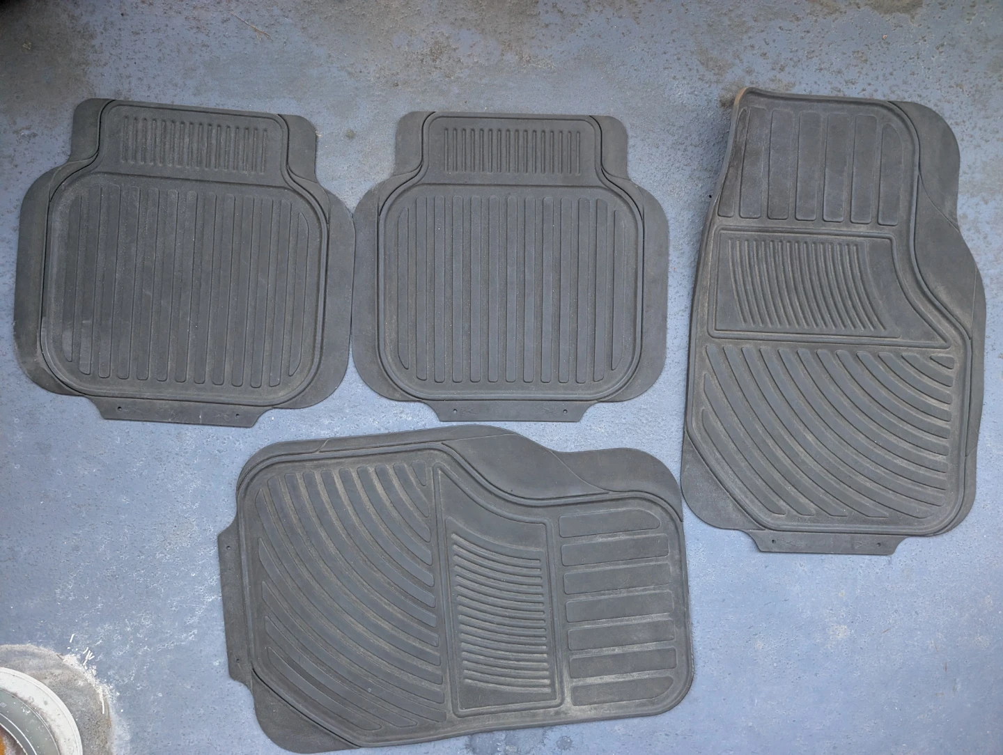 Car floor mat - Set of 4 all weather Black RubberMats