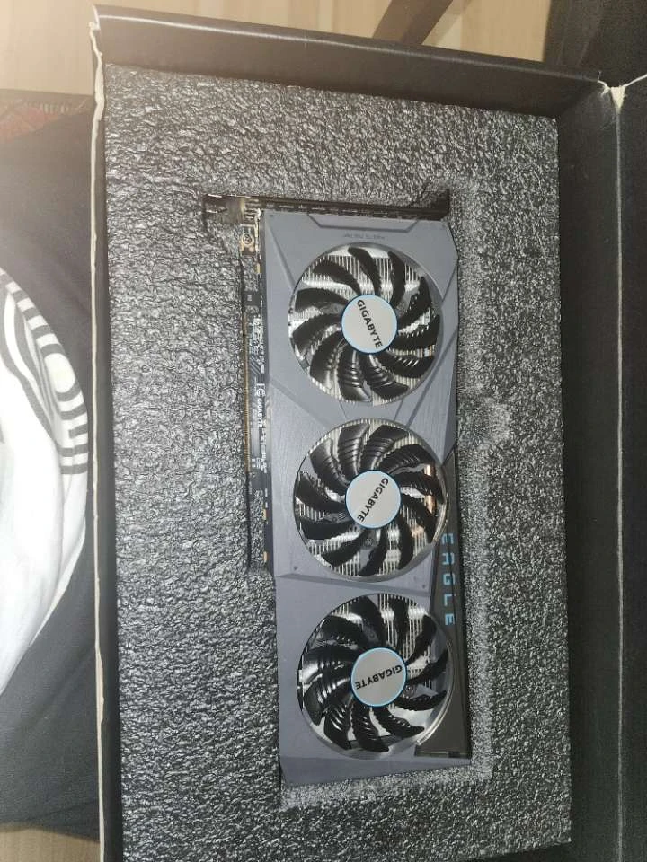 Gigabyte Eagle Graphics Card rx 6600 egle 8g