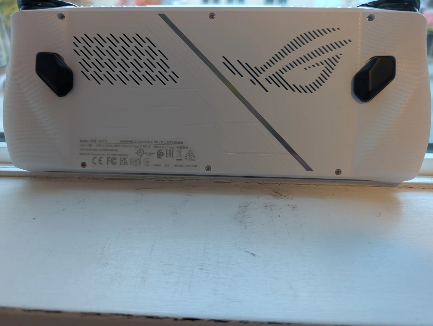 ASUS ROG Ally RC71L (512GB, AMD Ryzen Z1/Z1 Extreme) - photo 3
