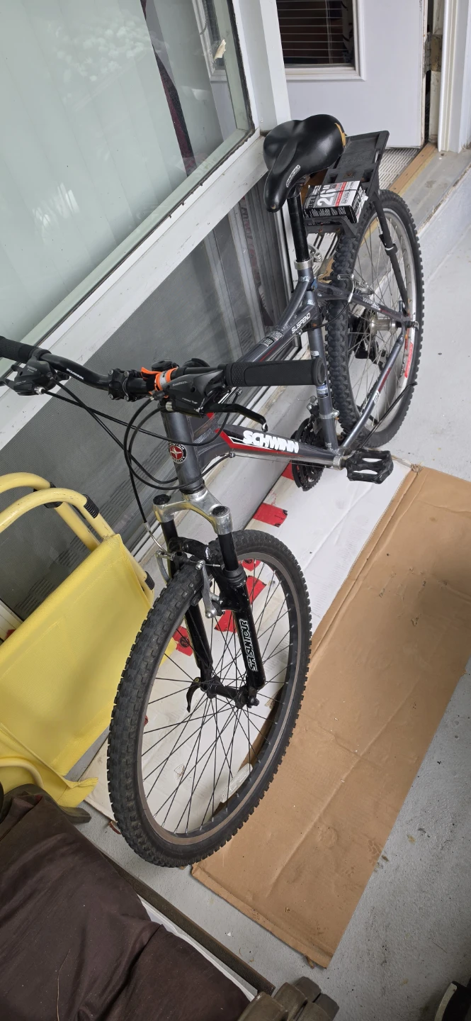 Schwinn  Mountain Bike 21-speed Shimano - photo 3