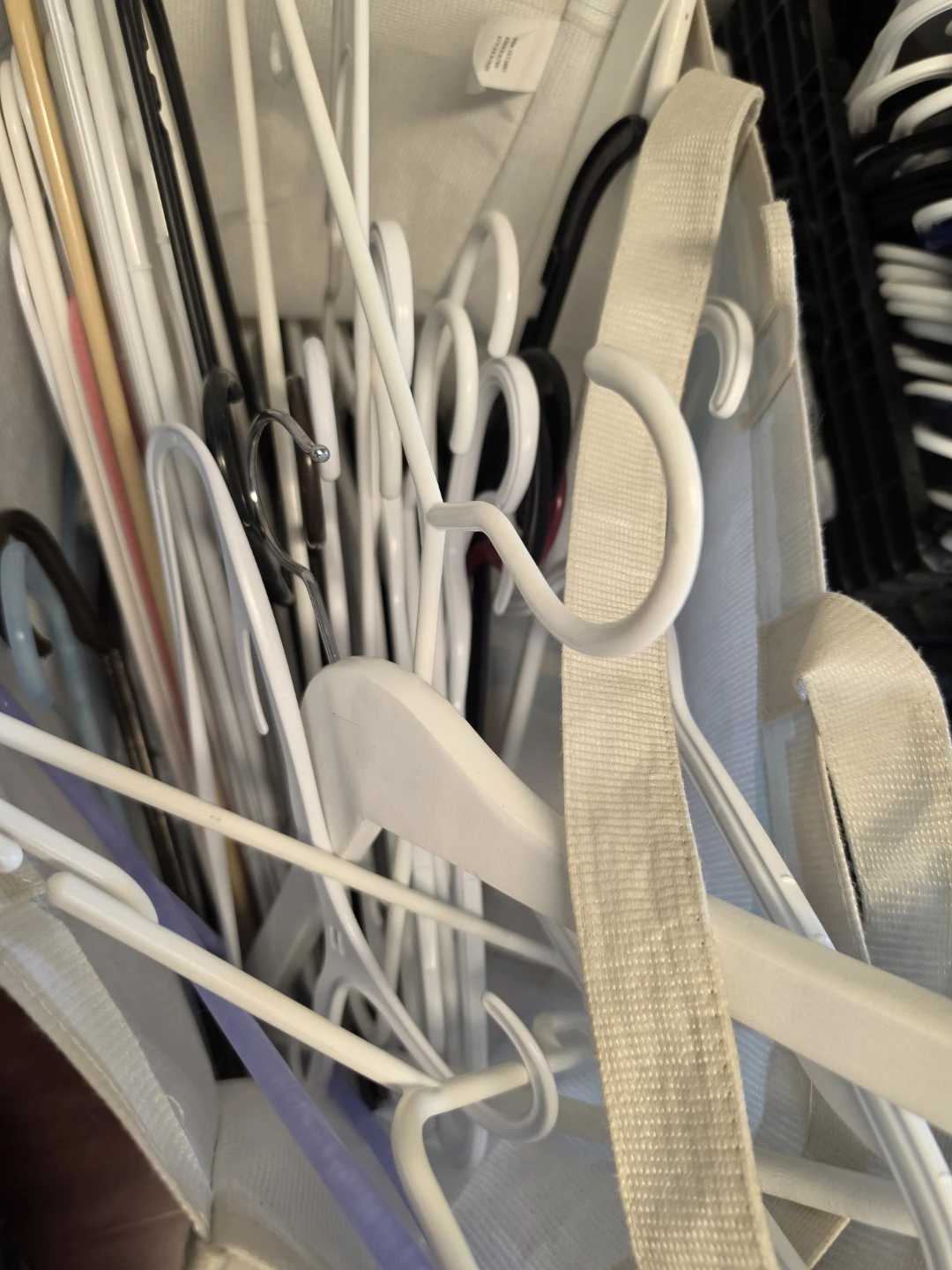 Free Hanger