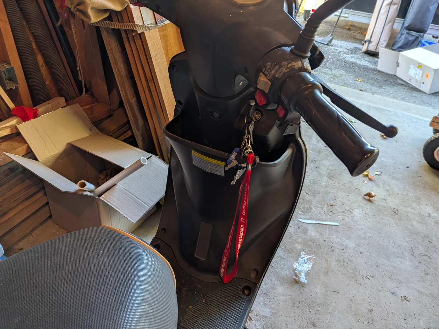 Gio electric scooter with storage case - photo 3