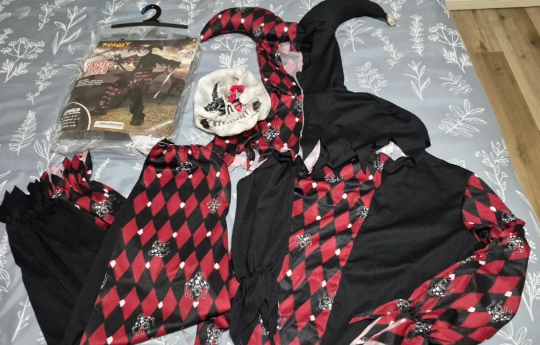 Sinister Jester costume in child's size XLarge. - photo 2