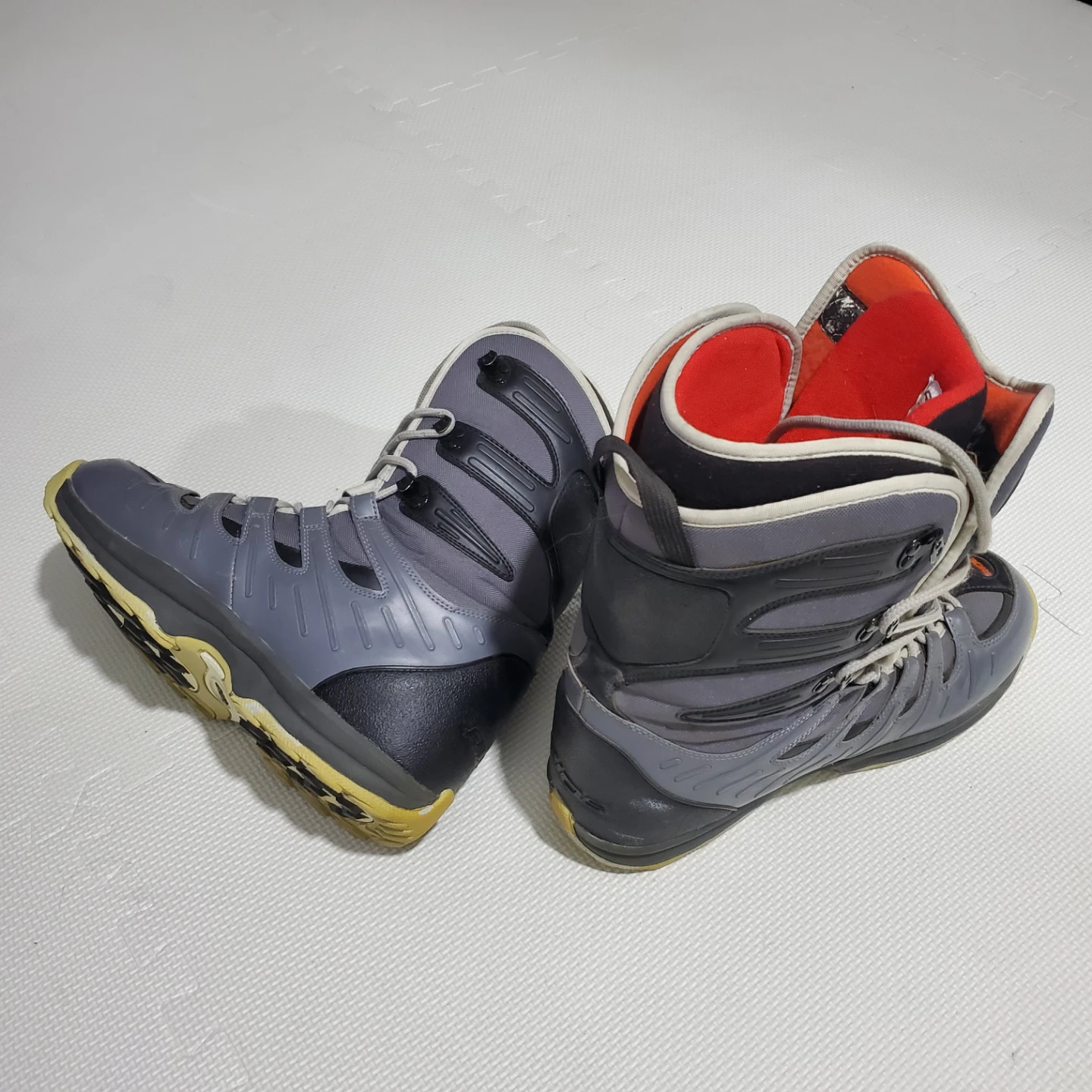 Ride Spark Mens Sz13 lace up Snowboard boots - photo 2