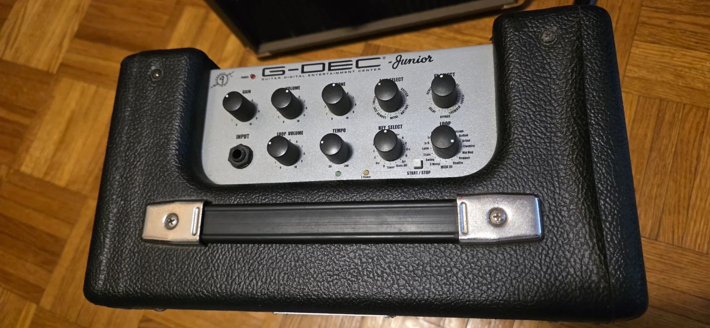 Fender G-DEC Junior Guitar Amplifier - photo 2