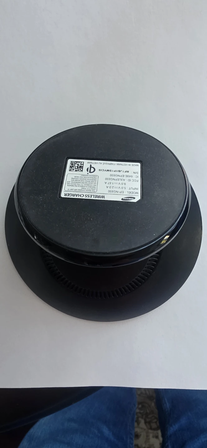 Samsung Fast Charge Wireless Charger Stand - photo 3