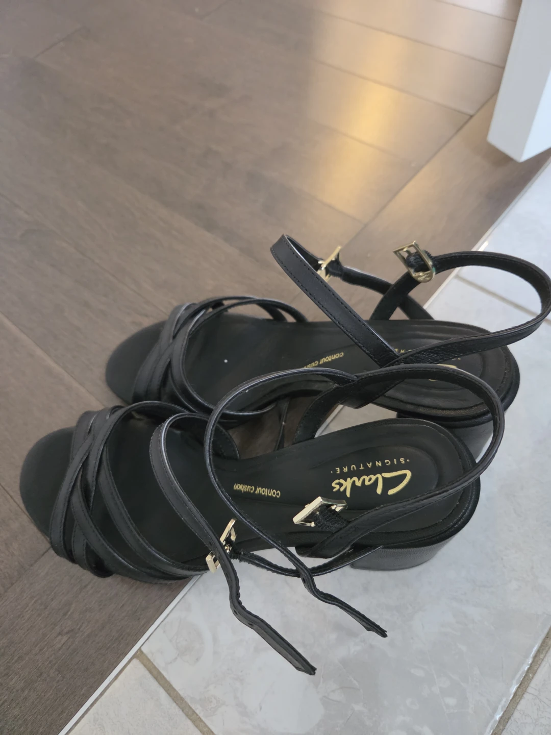 Brand New Clarks Ezoria Strap Black Leather Sandals – Size 7.5