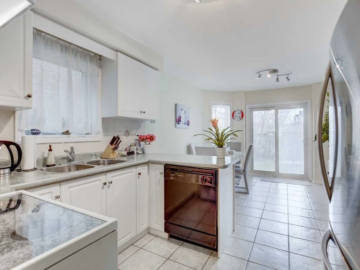 3 Beds+1 Family/Bed 2.5 baths House - photo 2