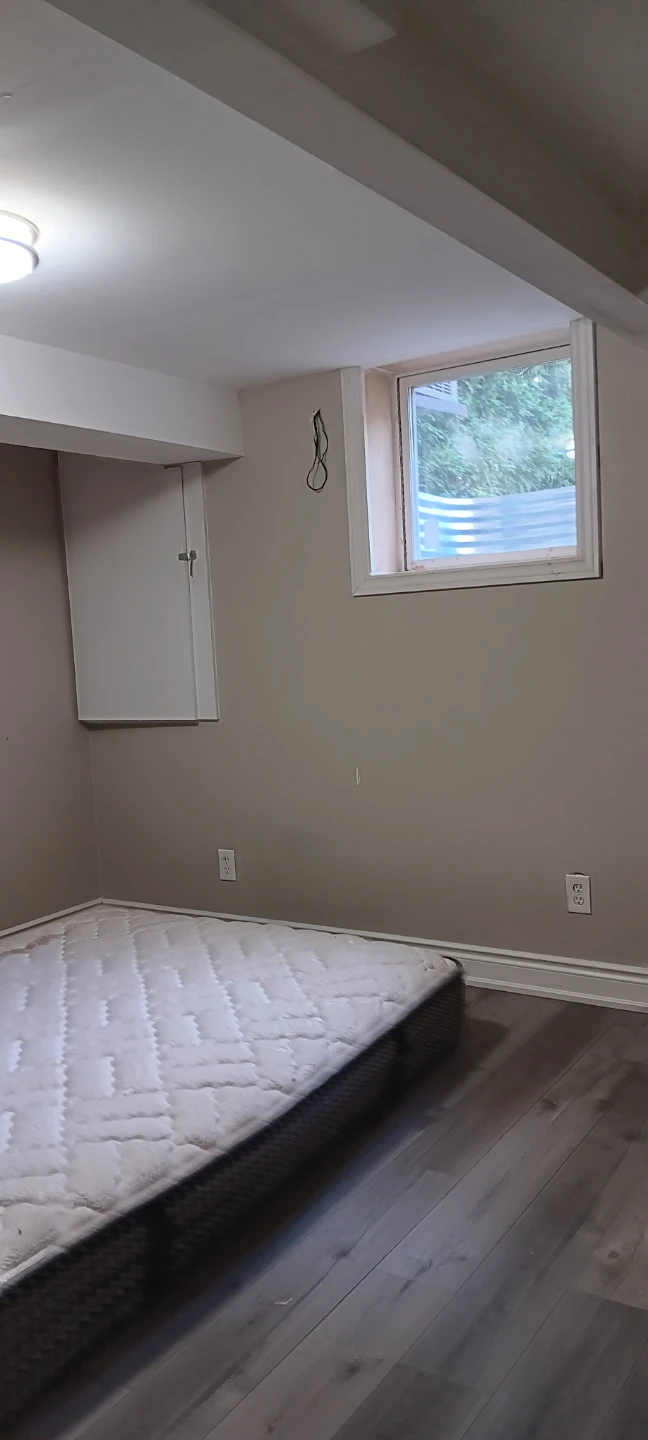 One bdrm basement for working male - photo 2