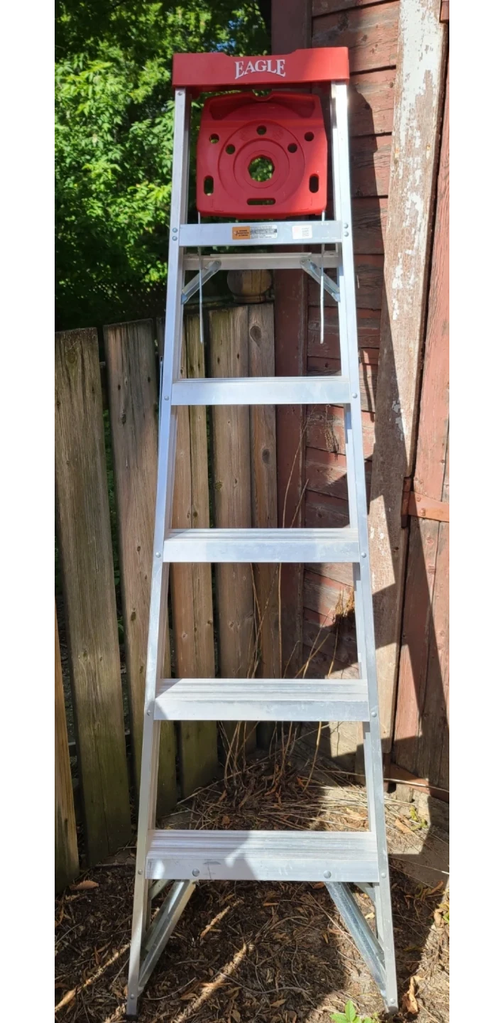 LIKE NEW Eagle 6-ft Aluminum Step Ladder (5 Steps) - photo 3