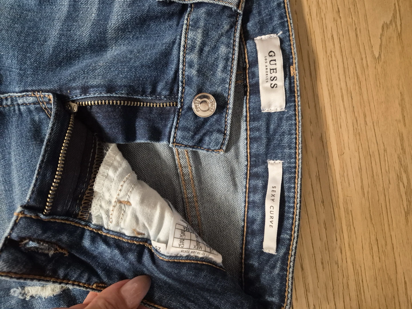 Guess low-rise jeans - photo 3